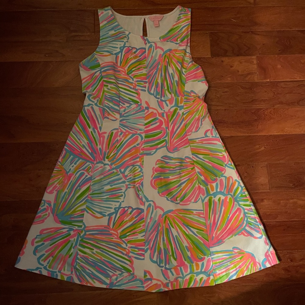 Lilly Pulitzer Size large EUC
